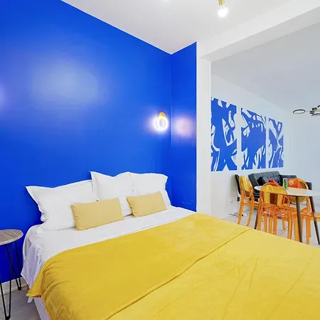 Large With Modern Art Vibes Perfect For 3 *